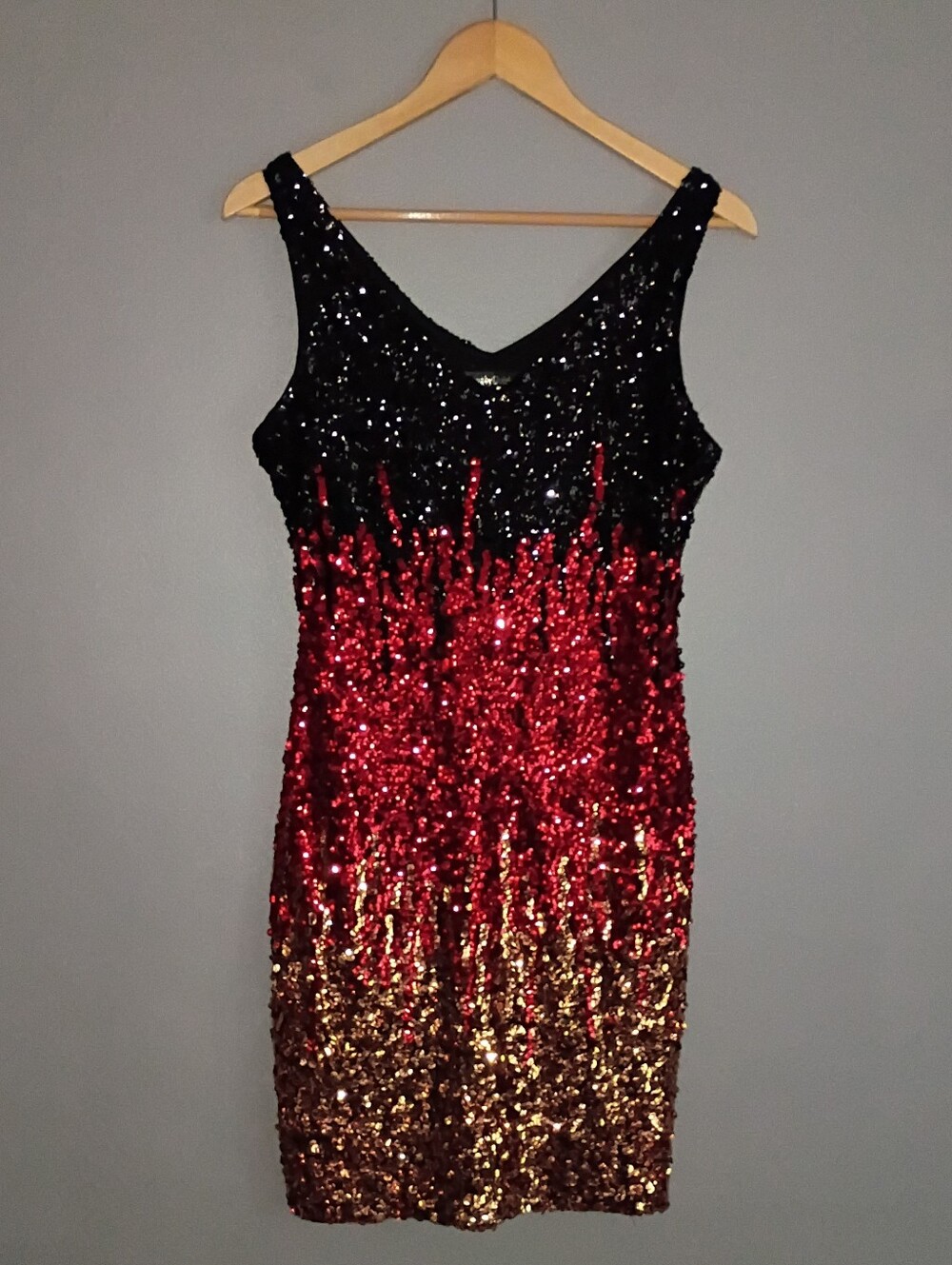 PRETTY GUIDE V-back All Over Sequin Party Holiday Dress Sleeveless Med